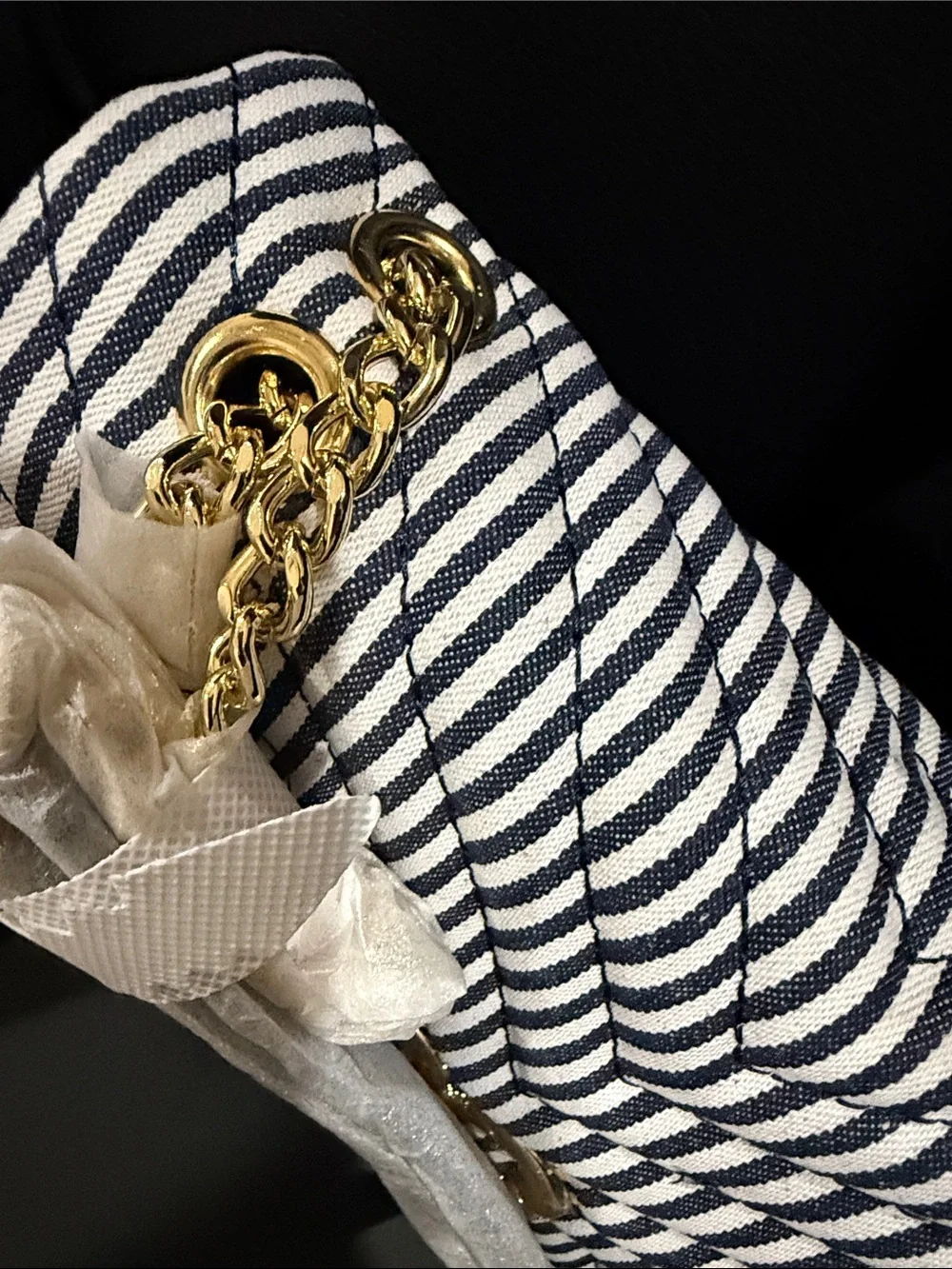 Express NWT Quilted Crossbody - Navy & White with Gold Chain - Picture 6 of 7